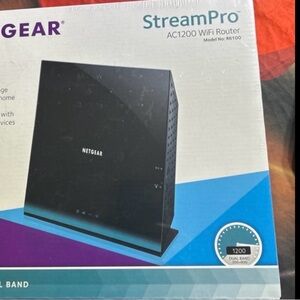 NETGEAR StreamPro AC1200 WiFi Router - Black